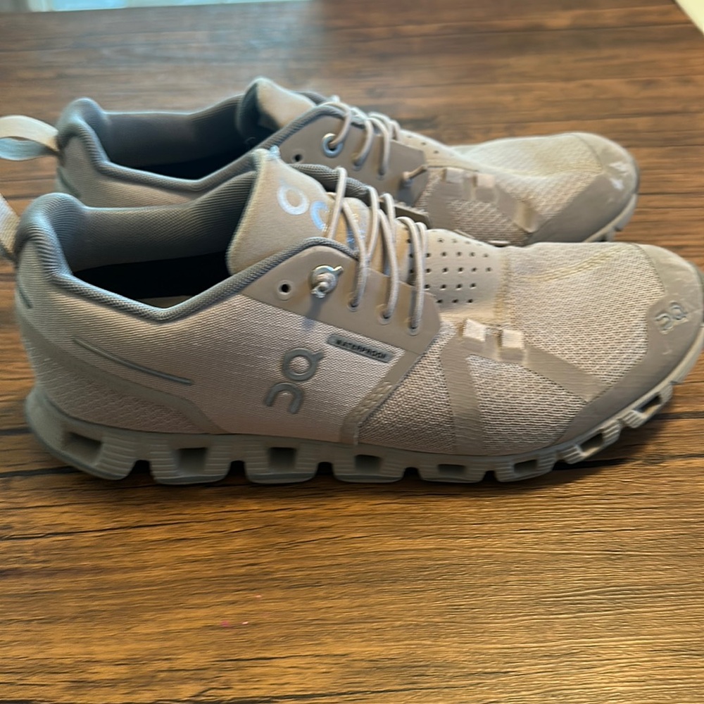 Size 8 Women’s Onclouds